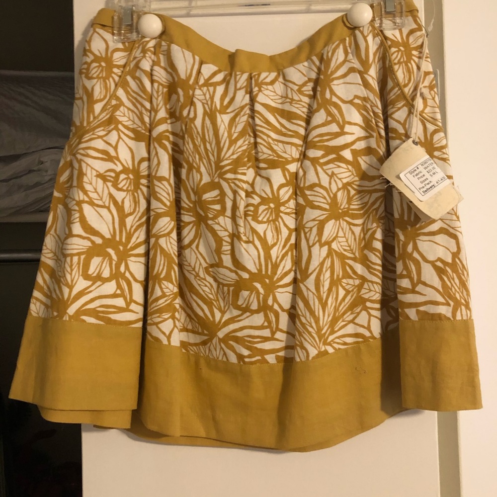 Gold/yellow and white skirt NWT